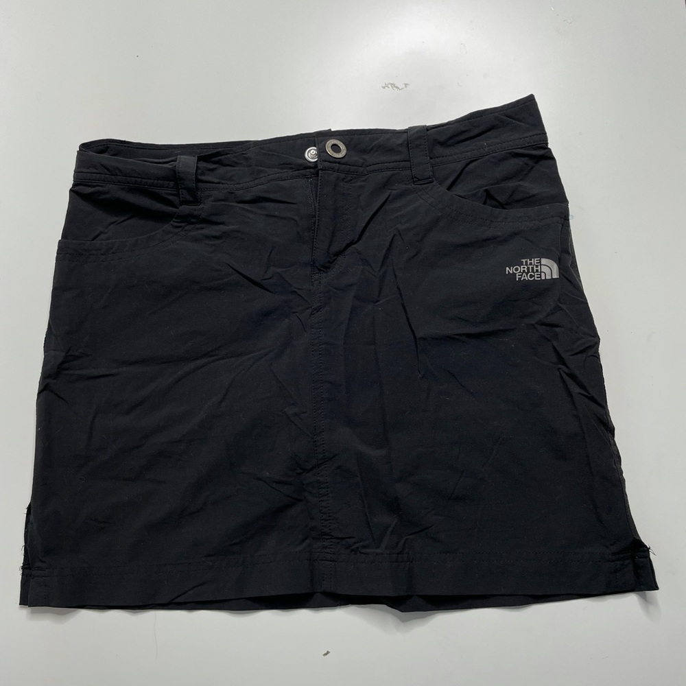 Black Northface mini skirt, size 6, great condition never worn